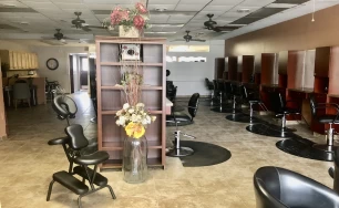 Chair Rent in Skokie Salon