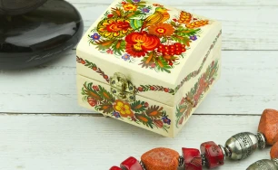 Decorative jewelry painted box!