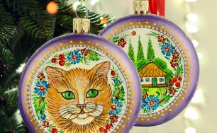 Cute Fluffy Kitties Medallion - Unique Plastic Christmas Decoration | Christmas tree toy, hand-painted with floral ornament D 3.14in.